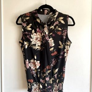 Floral sleeveless top with front neck tie an elastic waist
